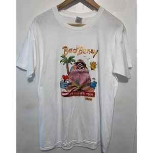 Bad Bunny Un Verano sin ti Hottest Tour 2022 T-Shirt Size Medium
